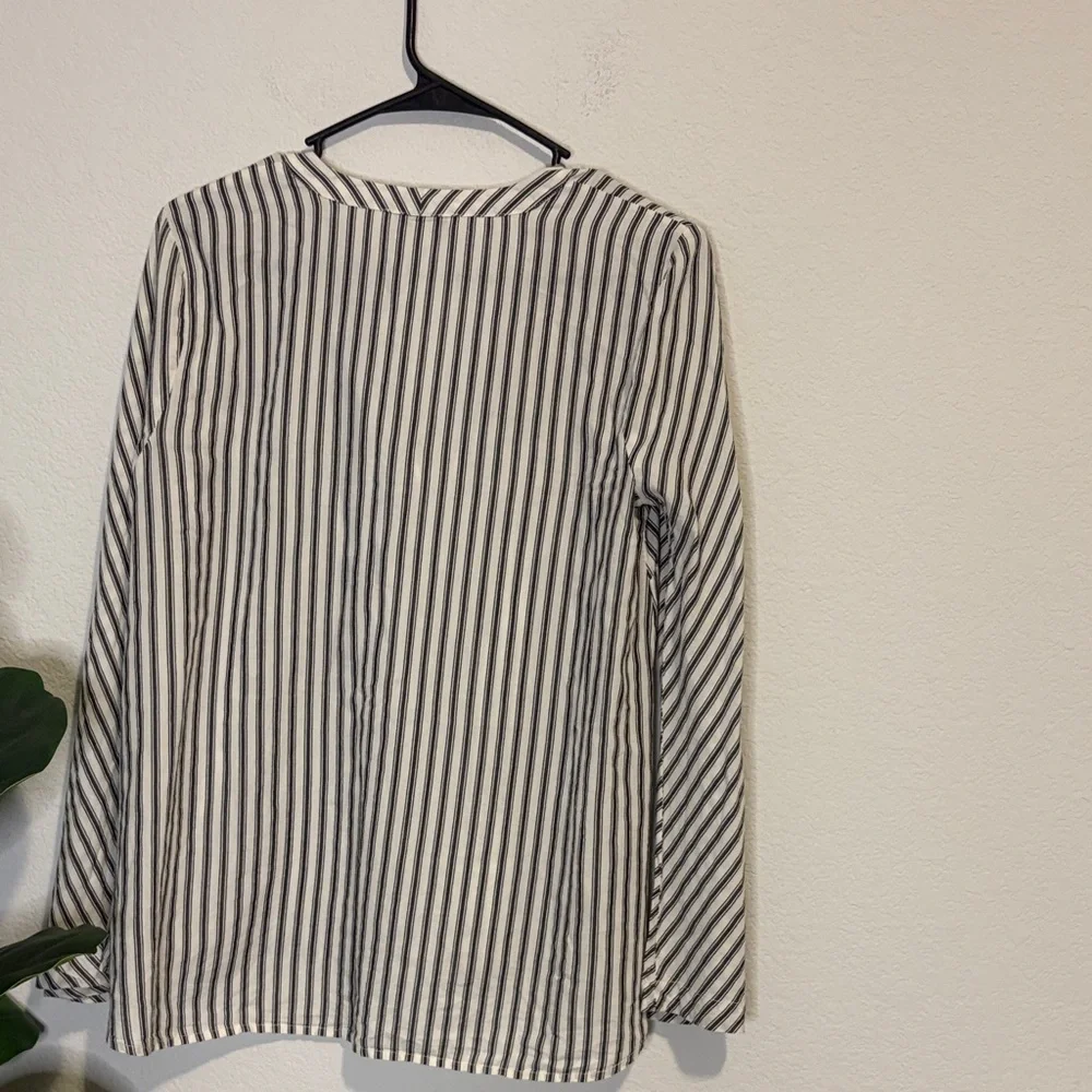 Madewell gray and off White Striped Blouse with bell sleeves Small